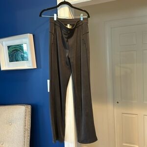 NWOT Lululemon Softstreme high rise pant 6